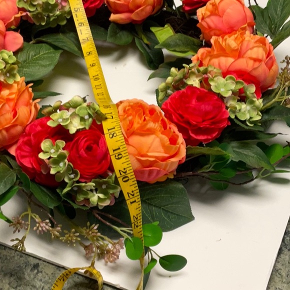 Vibrant Floral Wreath with Orange and Red Roses - Picture 3 of 3